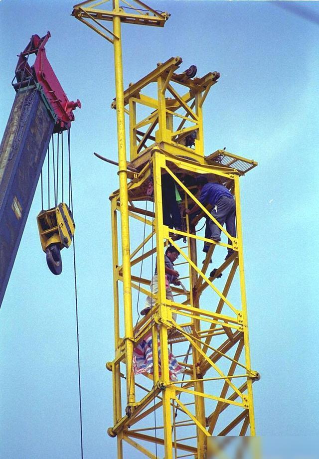 為啥工程爛尾多年,塔吊怎么不撤走呢?清楚以下5點(diǎn),讓撤都不撤